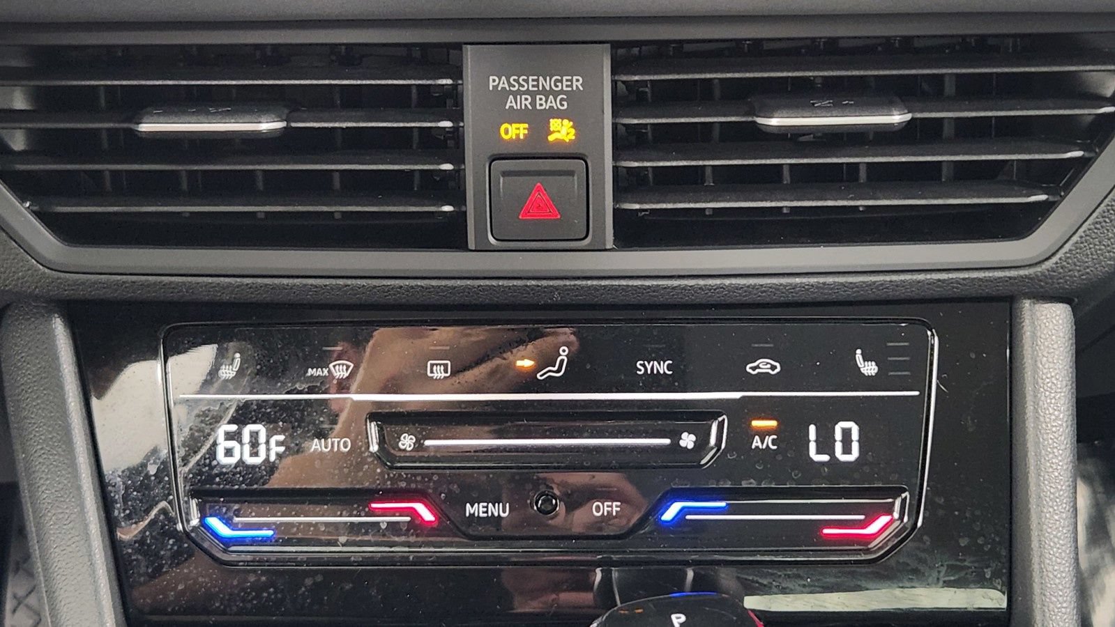 Used 2025 Volkswagen Jetta SE FWD image 25