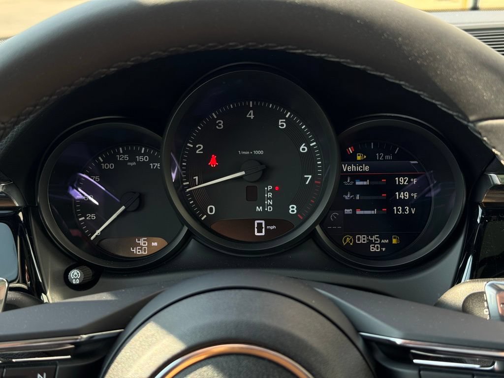 Certified 2025 Porsche Macan AWD/4WD image 43