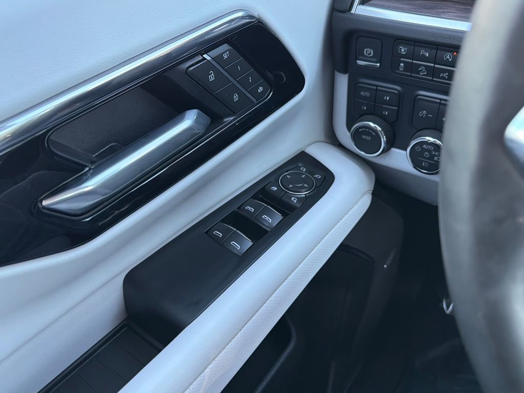Used 2025 Chevrolet Tahoe Premier image 11