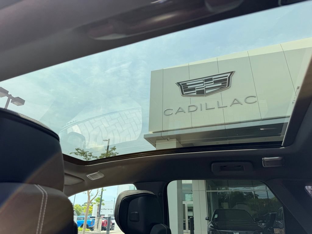 Certified 2025 Cadillac Optiq Sport 2 w/ LPO, Floor Liner Package AWD/4WD image 18