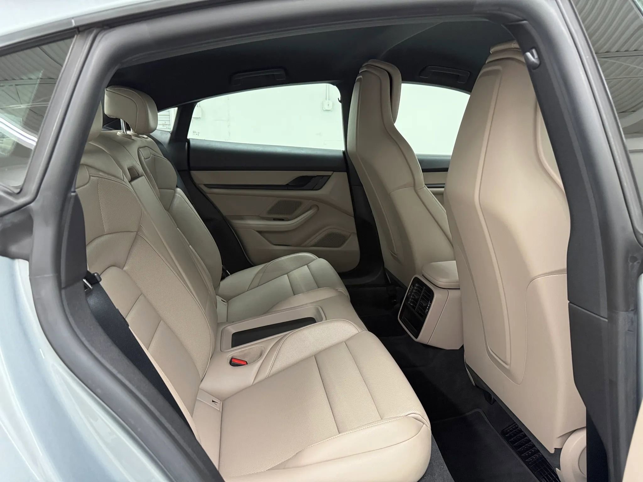 Used 2021 Porsche Taycan image 14