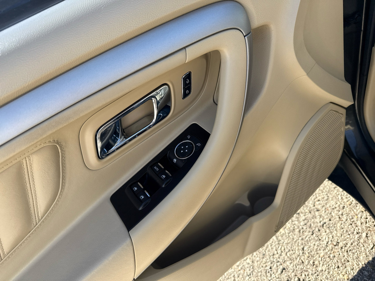 Used 2017 Ford Taurus SE image 13