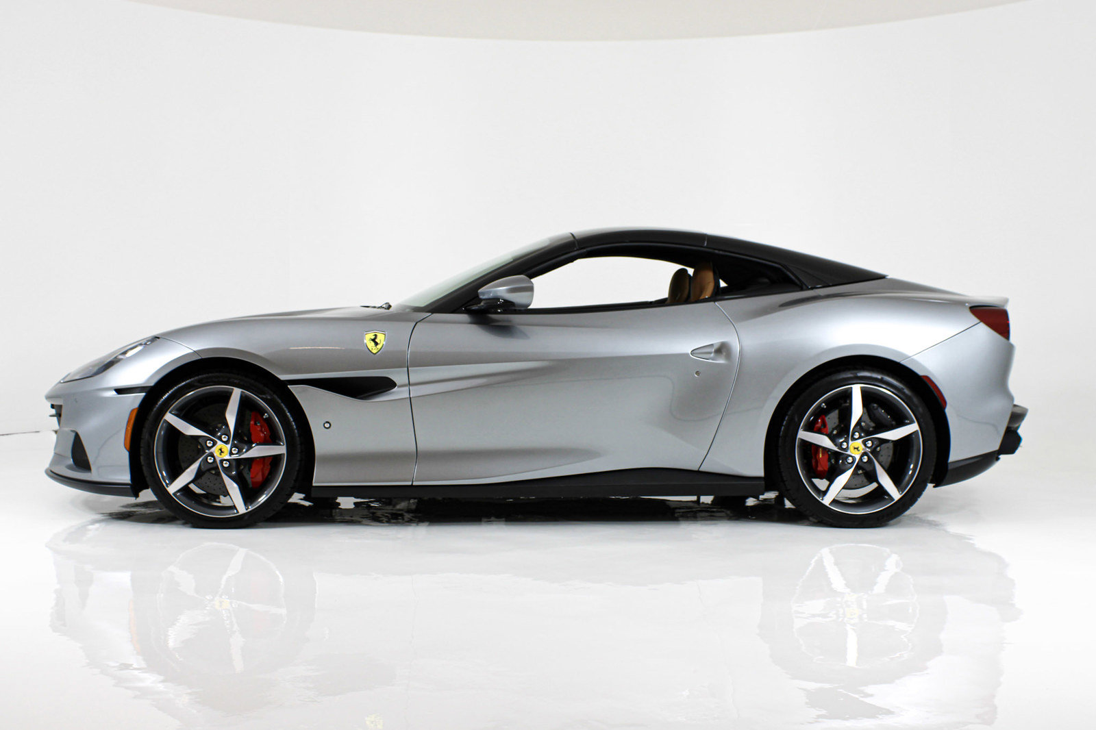 Certified 2023 Ferrari Portofino M RWD image 5