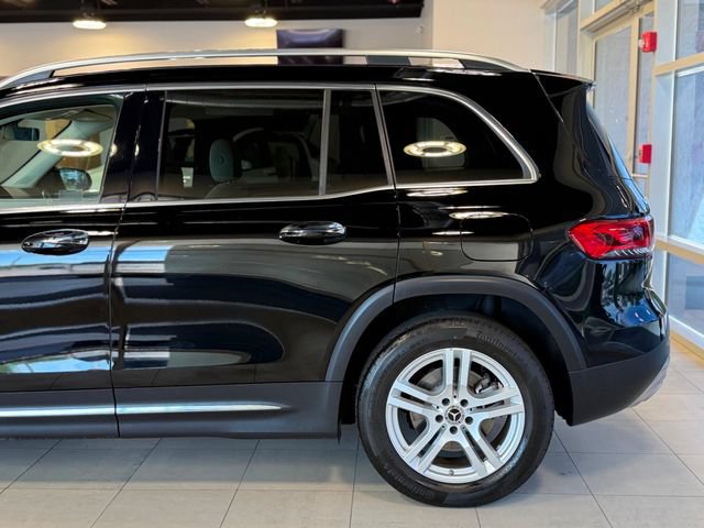 Used 2023 Mercedes-Benz GLB 250 4MATIC w/ Premium Package image 9