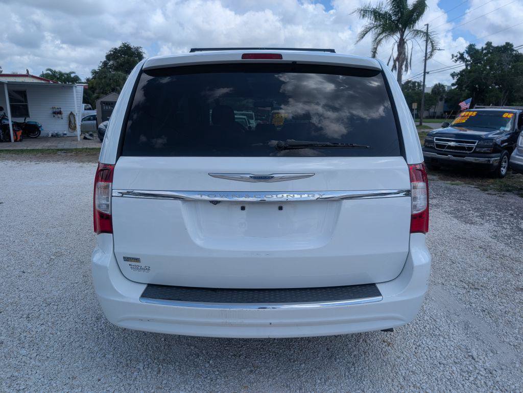 Used 2014 Chrysler Town & Country Touring FWD image 6