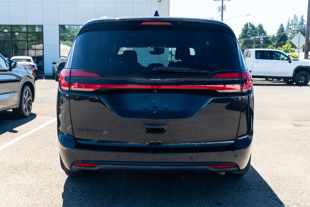 Used 2021 Chrysler Pacifica Touring w/ S Appearance Package FWD image 5