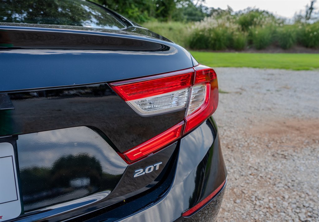 Used 2018 Honda Accord Touring image 10