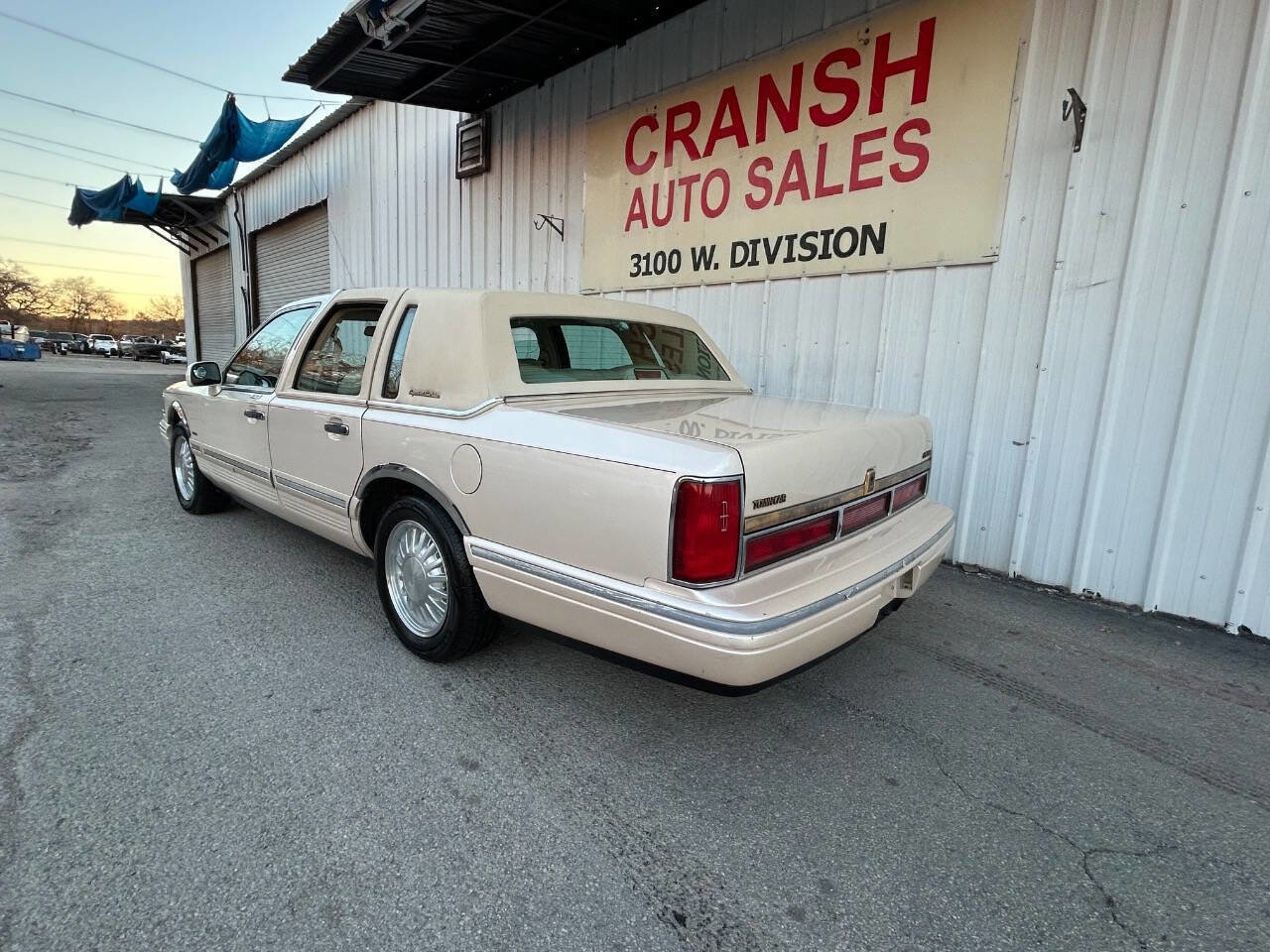 Used 1997 Lincoln Town Car Cartier image 3