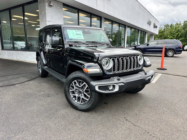 Used 2025 Jeep Wrangler Unlimited Sahara AWD/4WD image 3