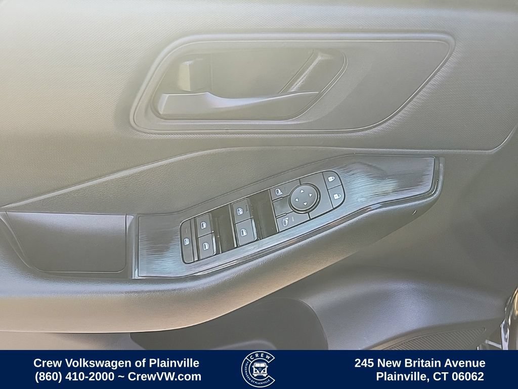 Used 2024 Nissan Rogue S AWD/4WD image 38