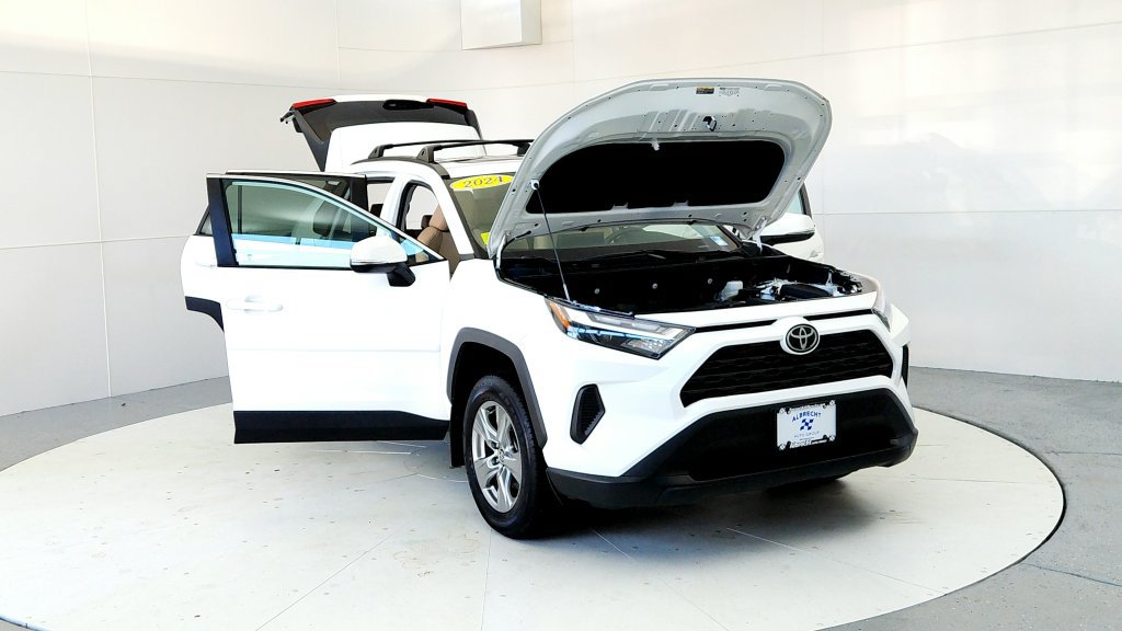 Used 2024 Toyota RAV4 XLE w/ Convenience Package AWD/4WD image 9