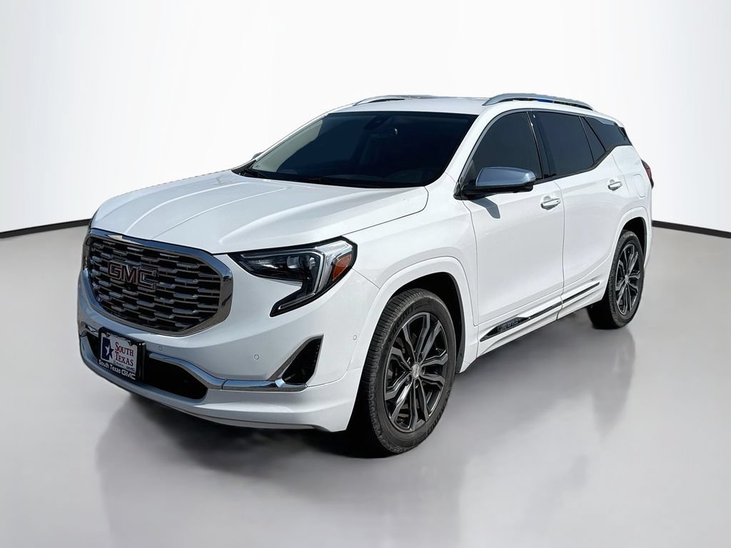 Used 2020 GMC Terrain Denali w/ Denali Premium Package FWD image 3
