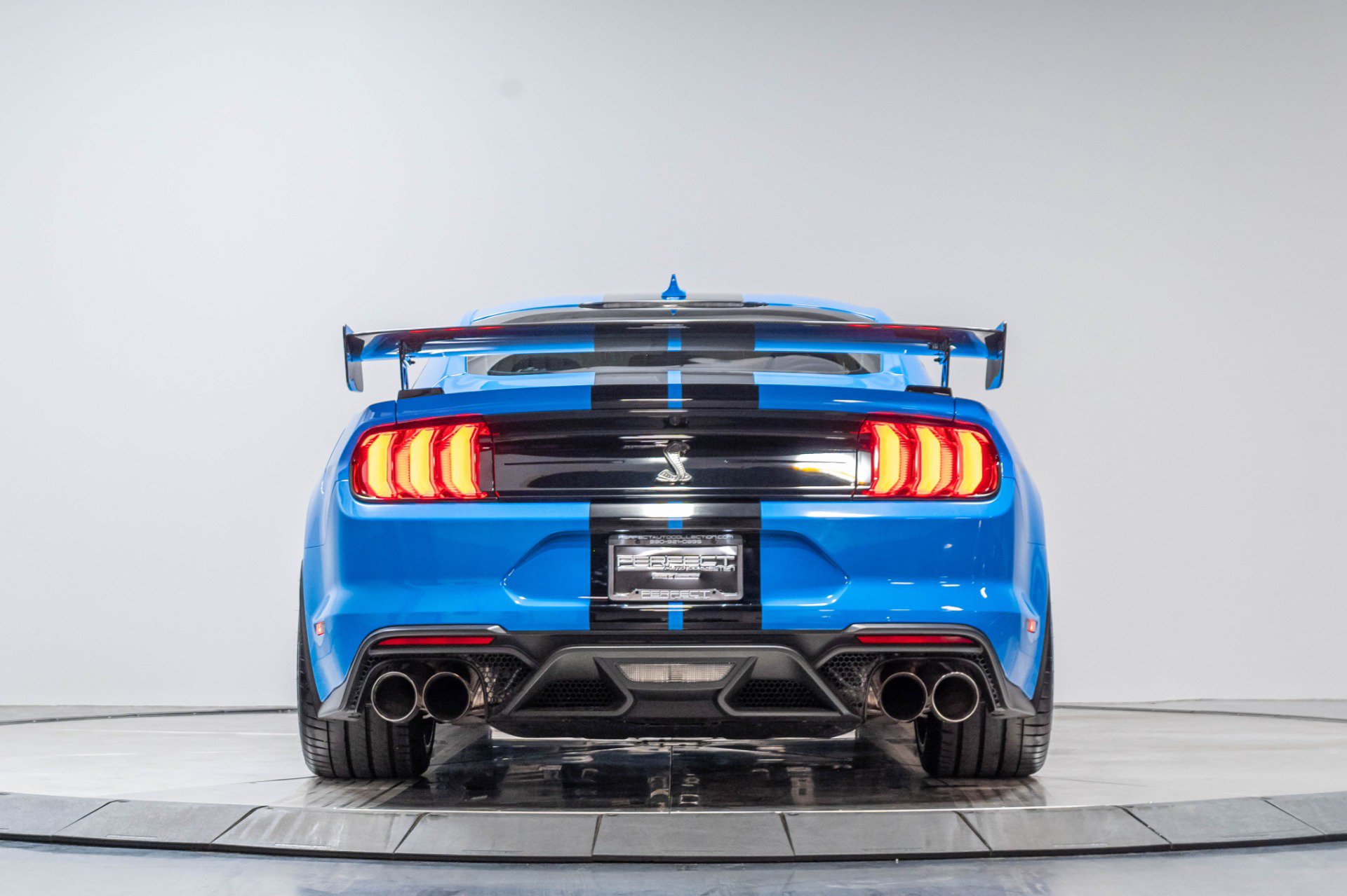 Used 2022 Ford Mustang Shelby GT500 w/ Carbon Fiber Track Pack RWD image 53