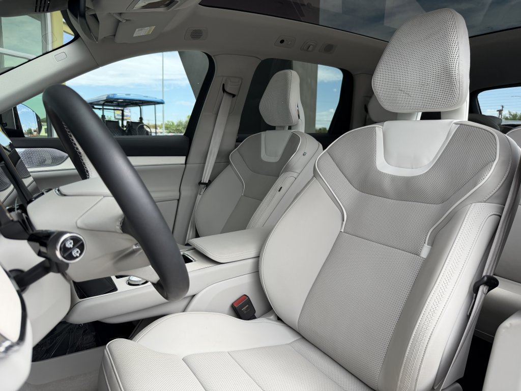 Used 2025 Volvo EX90 Ultra AWD/4WD image 34