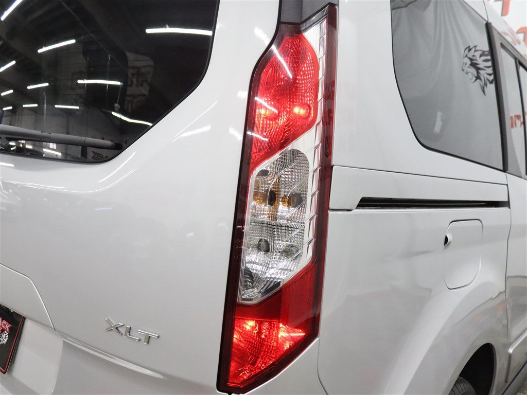 Used 2021 Ford Transit Connect XLT FWD image 12