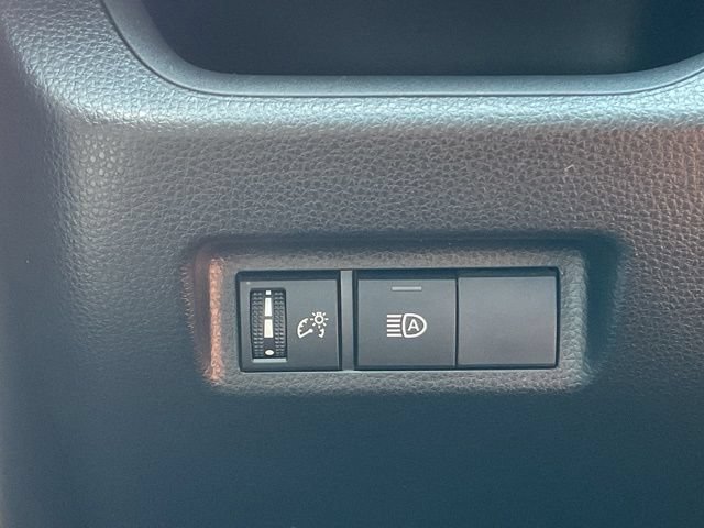 Used 2019 Toyota RAV4 LE AWD/4WD image 36
