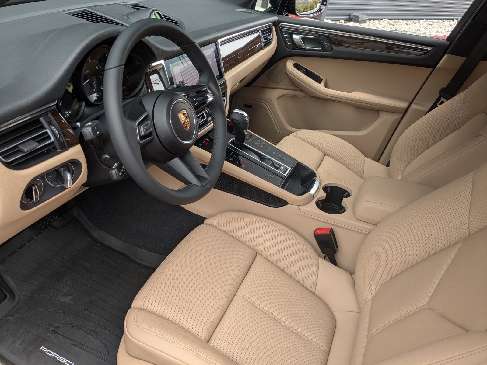 New 2026 Porsche Macan AWD/4WD image 4