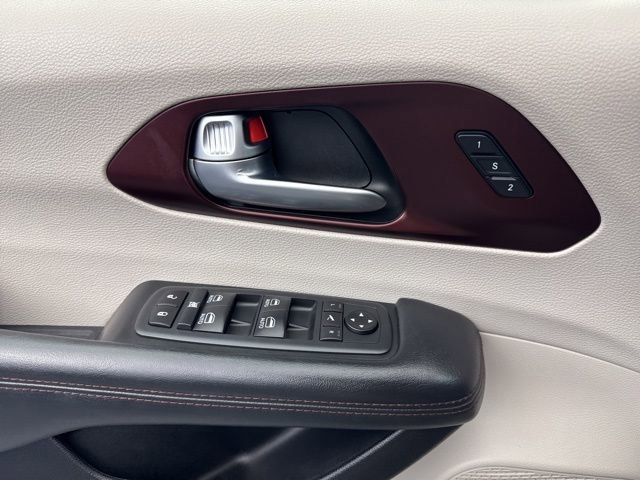 Used 2020 Chrysler Pacifica Limited w/ Advanced Safetytec Group image 32