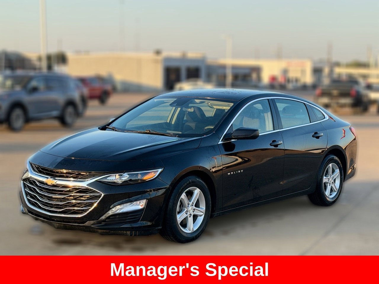 Used 2025 Chevrolet Malibu LT FWD image 2