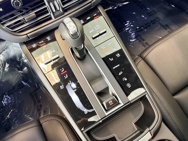 Certified 2026 Porsche Macan Turbo AWD/4WD image 18
