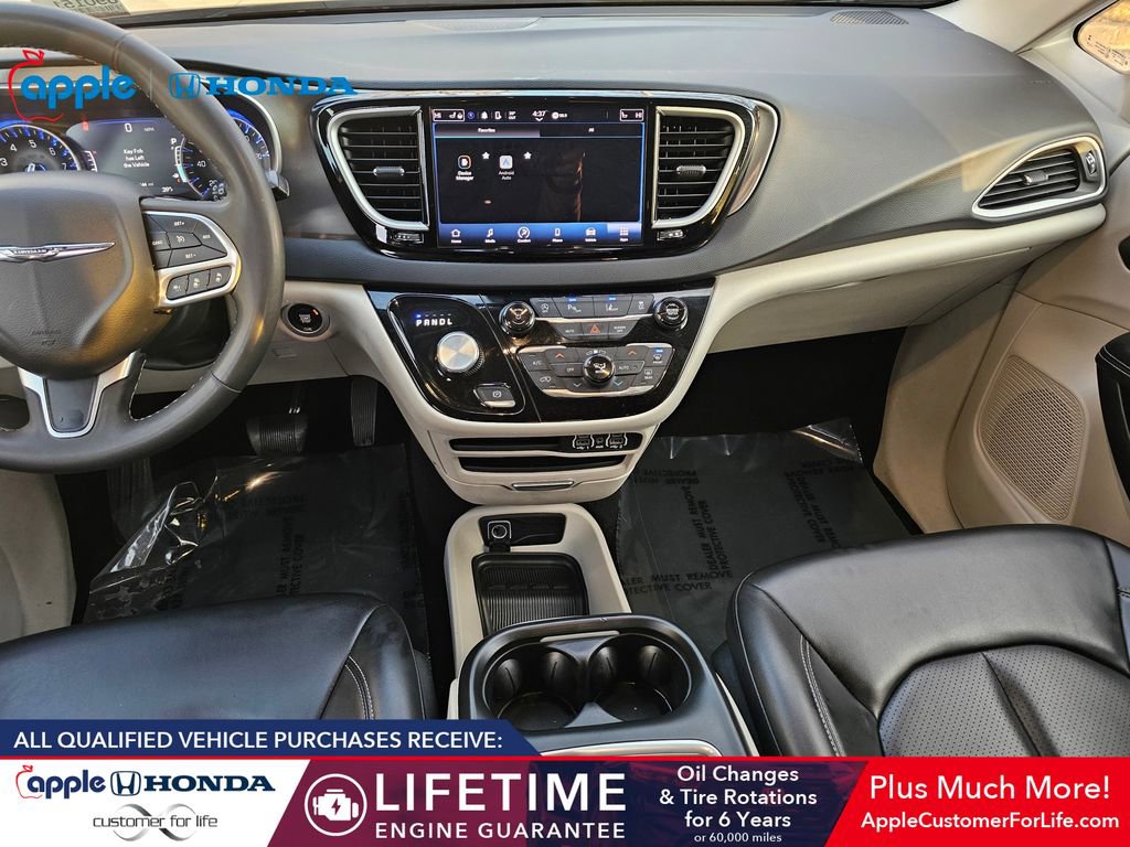 Used 2023 Chrysler Pacifica Touring-L image 17