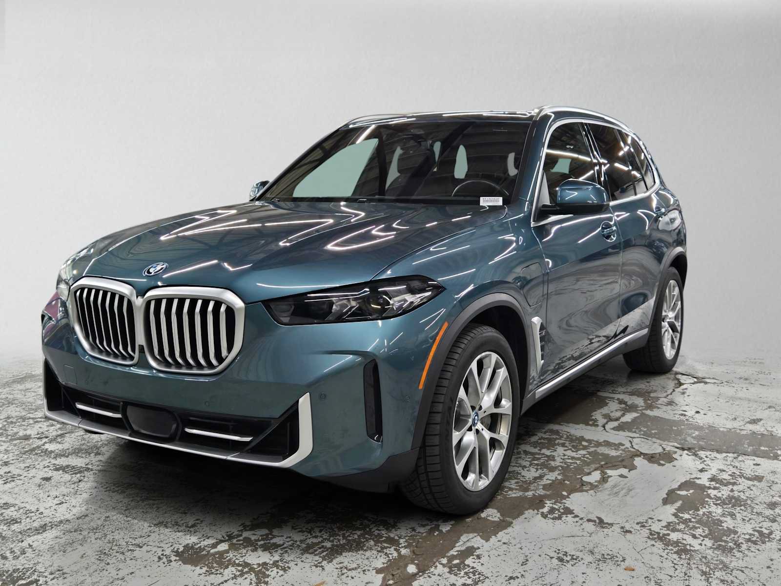 Used 2024 BMW X5 xDrive50e w/ Parking Assistance Package AWD/4WD image 7