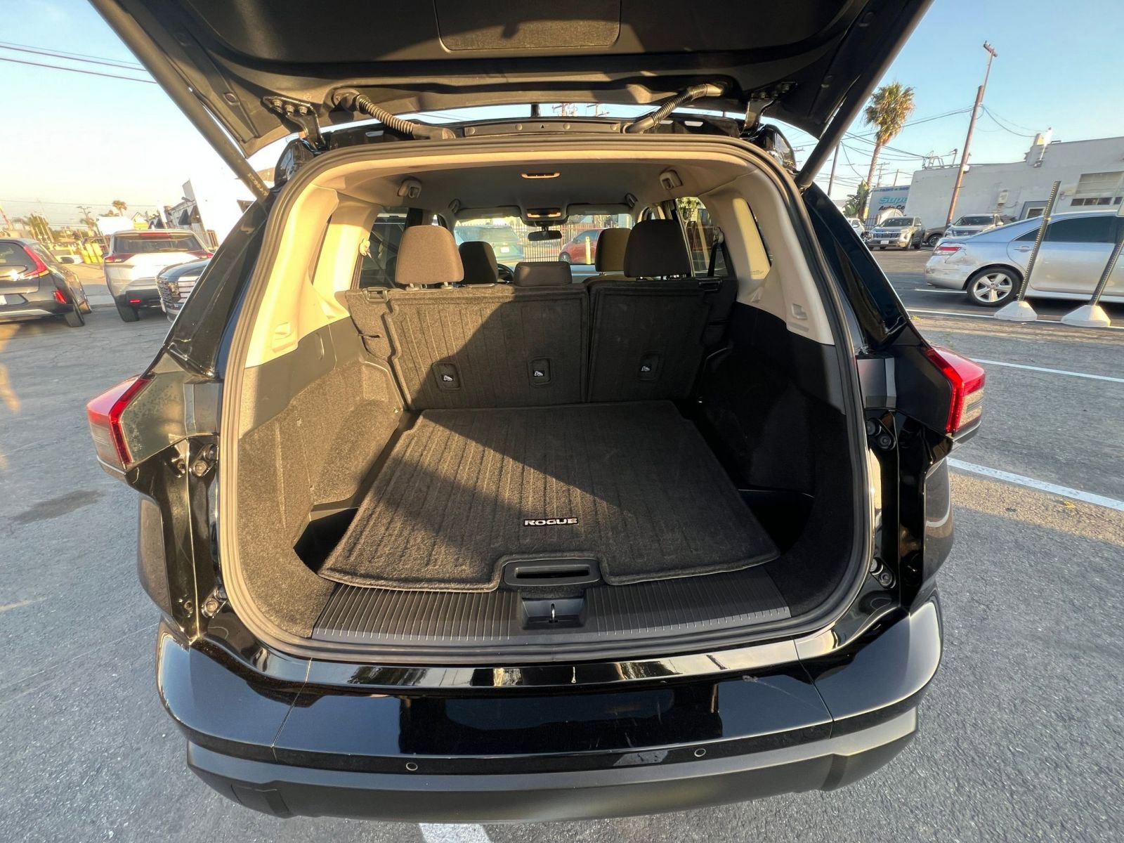 Used 2025 Nissan Rogue SV AWD/4WD image 36