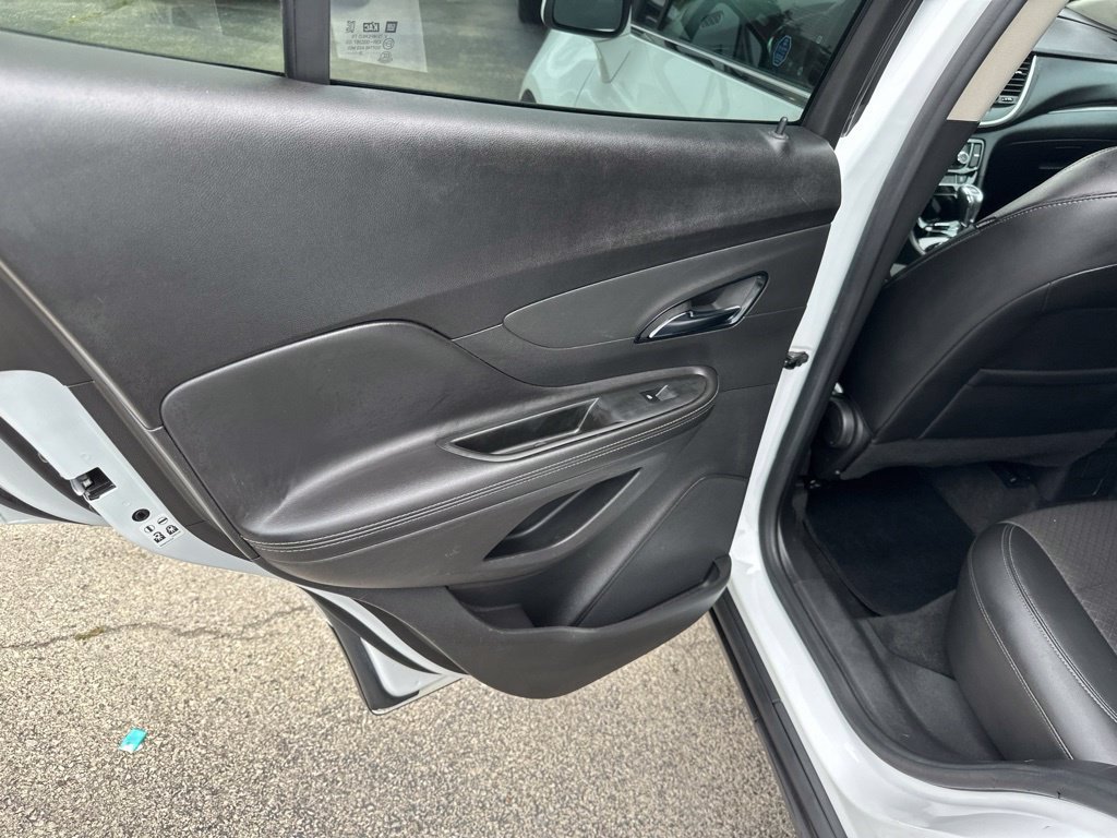 Used 2021 Buick Encore Preferred AWD/4WD image 22
