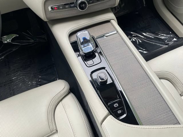 Certified 2025 Volvo XC90 T8 Ultra w/ Protection Package Premier AWD/4WD image 25