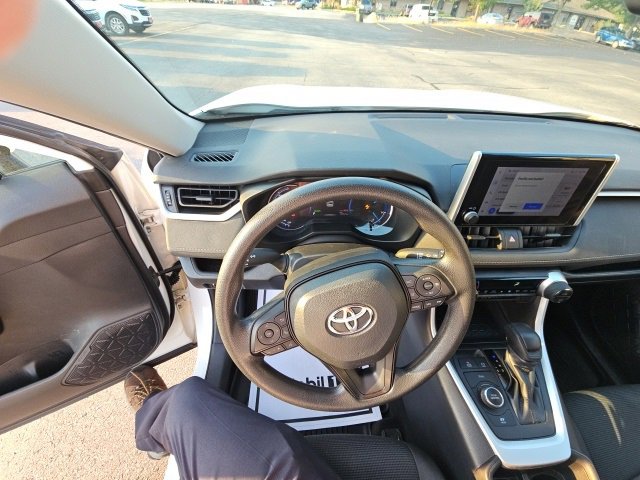 Used 2023 Toyota RAV4 LE image 31
