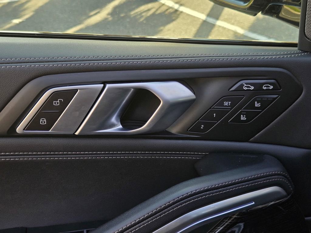 Used 2024 BMW X6 xDrive40i w/ Executive Package image 13