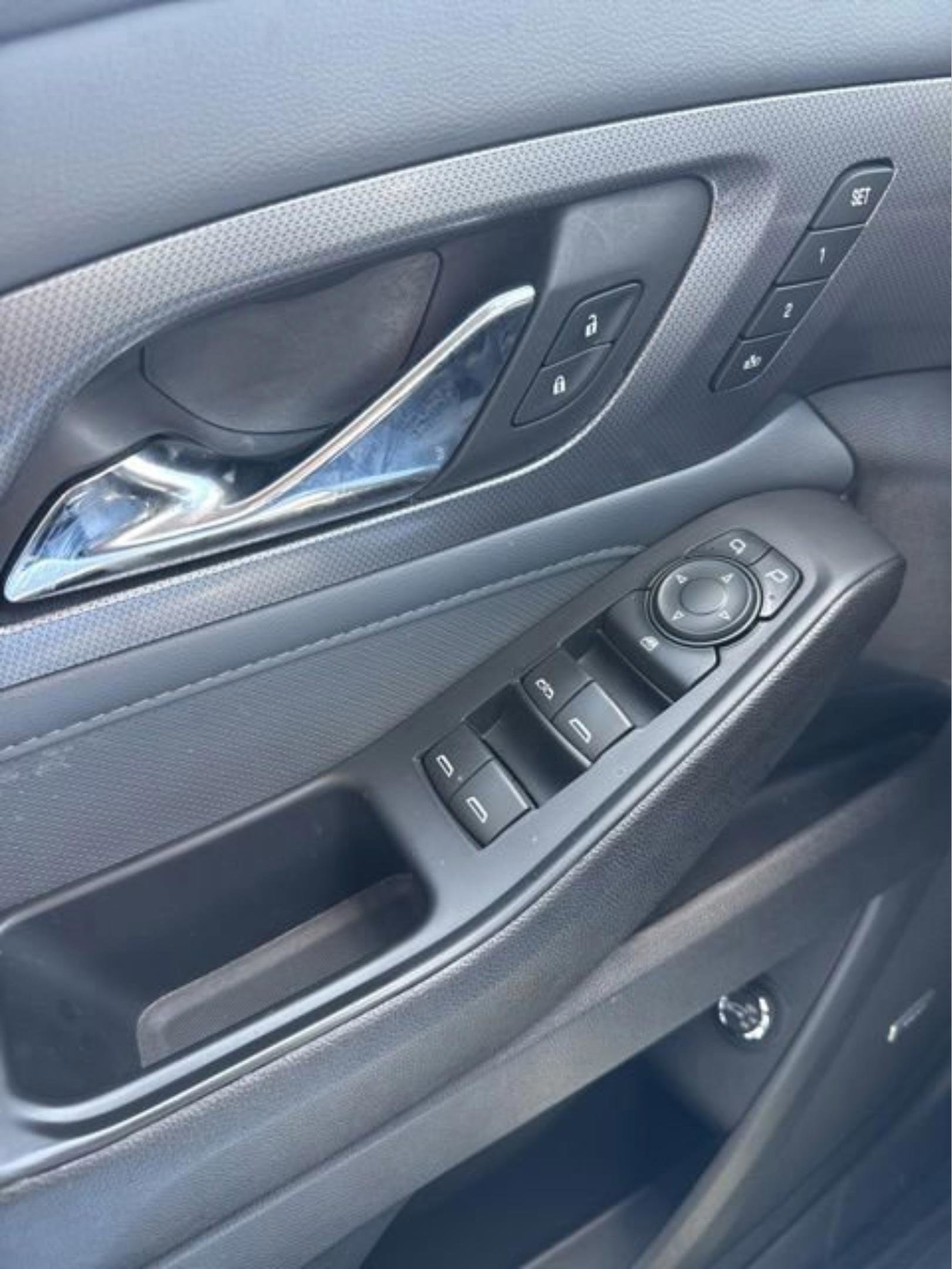 Used 2021 Chevrolet Traverse Premier FWD image 9