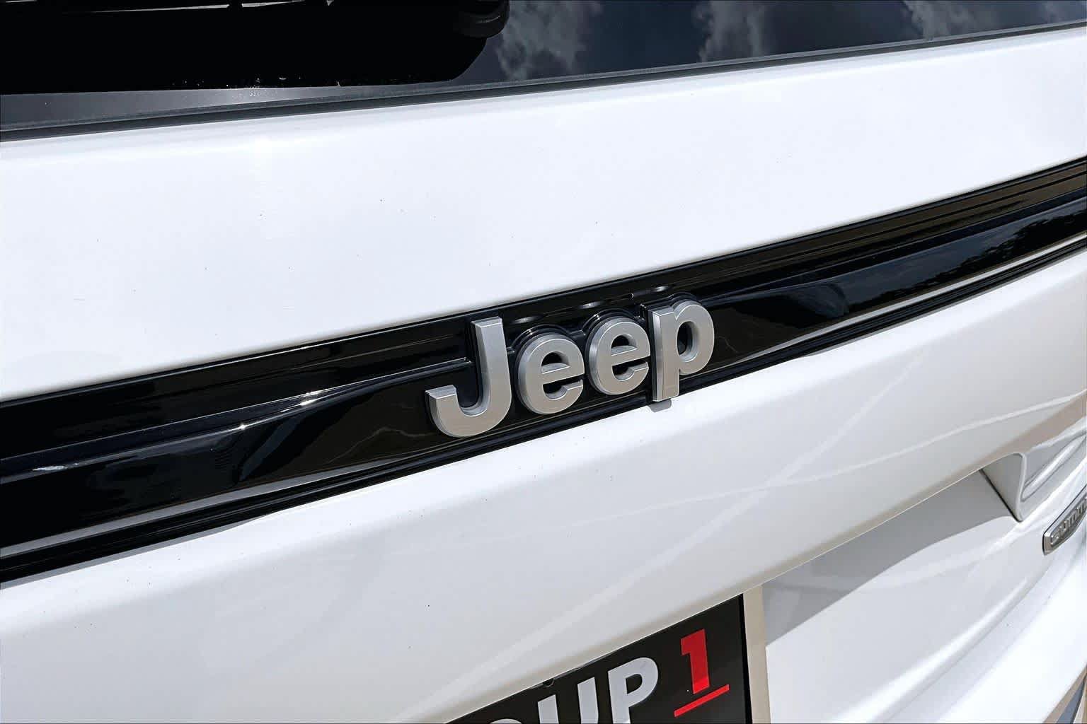 Used 2025 Jeep Grand Cherokee Summit AWD/4WD image 31