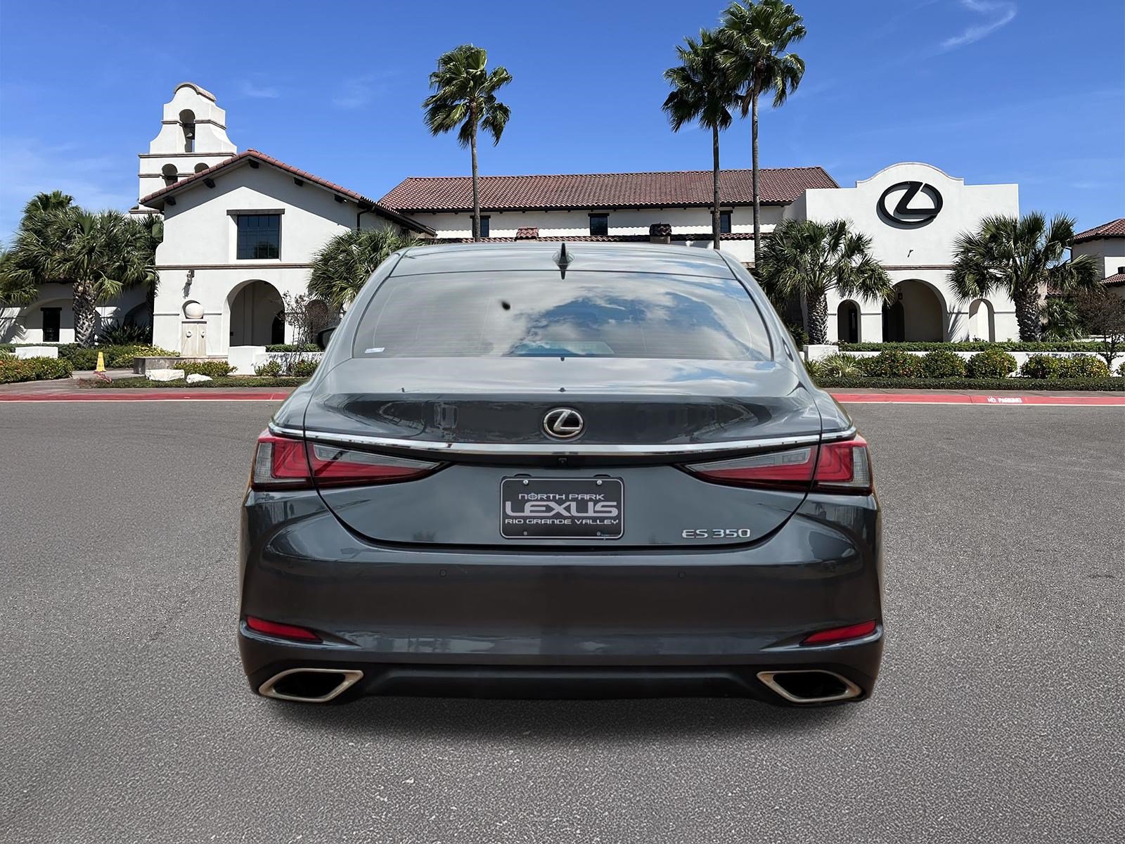 Used 2024 Lexus ES 350 w/ Technology Package FWD image 3
