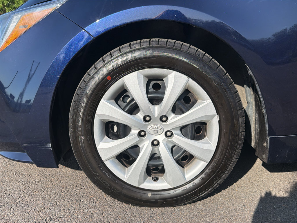 Used 2024 Toyota Corolla LE FWD image 6