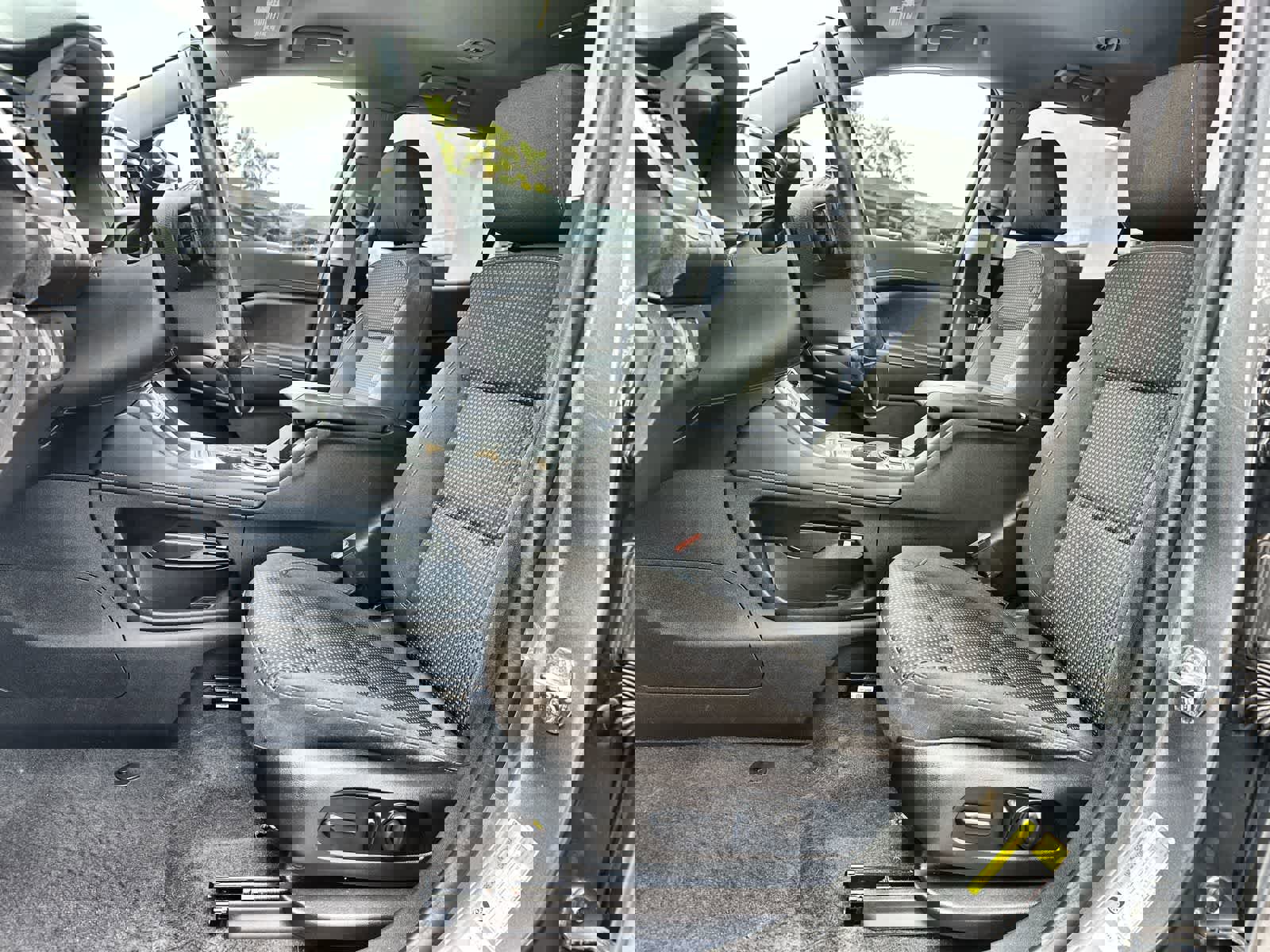 Used 2020 GMC Acadia SLE w/ Driver Convenience Package image 3