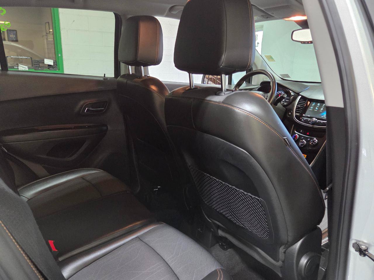 Used 2017 Chevrolet Trax LT w/ LT Convenience Package FWD image 19