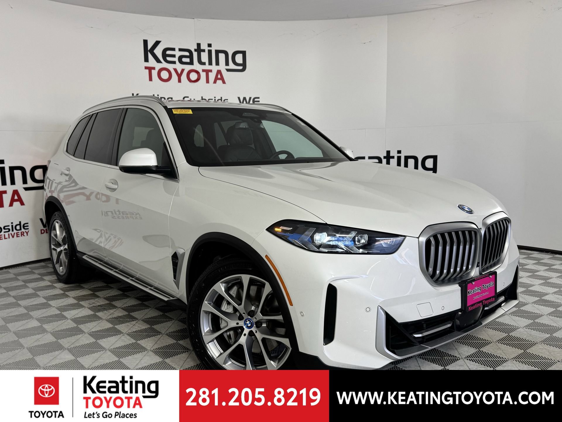 Used 2024 BMW X5 xDrive50e image 2