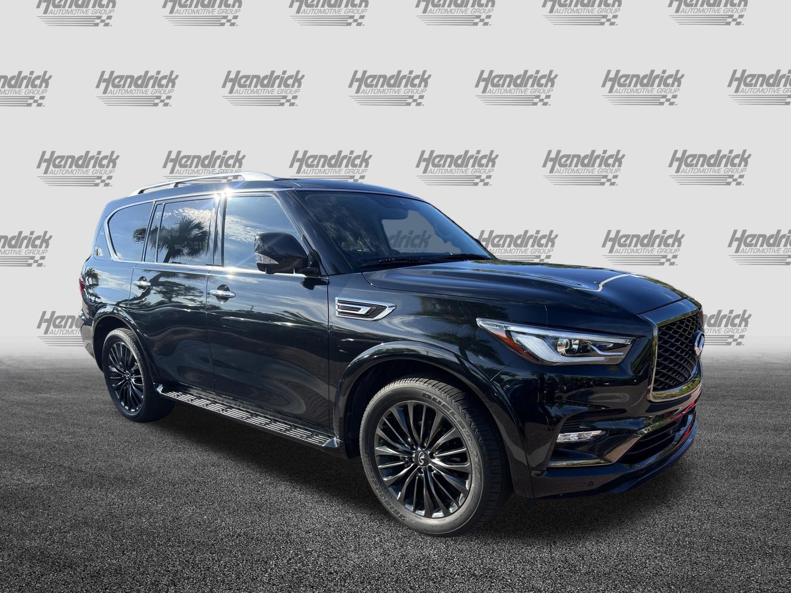 Used 2023 INFINITI QX80 Premium Select w/ All-Season Package RWD image 2