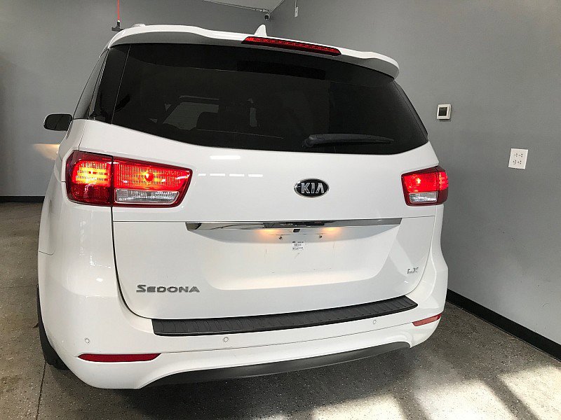 Used 2017 Kia Sedona LX w/ LX Essentials Premium Package FWD image 5
