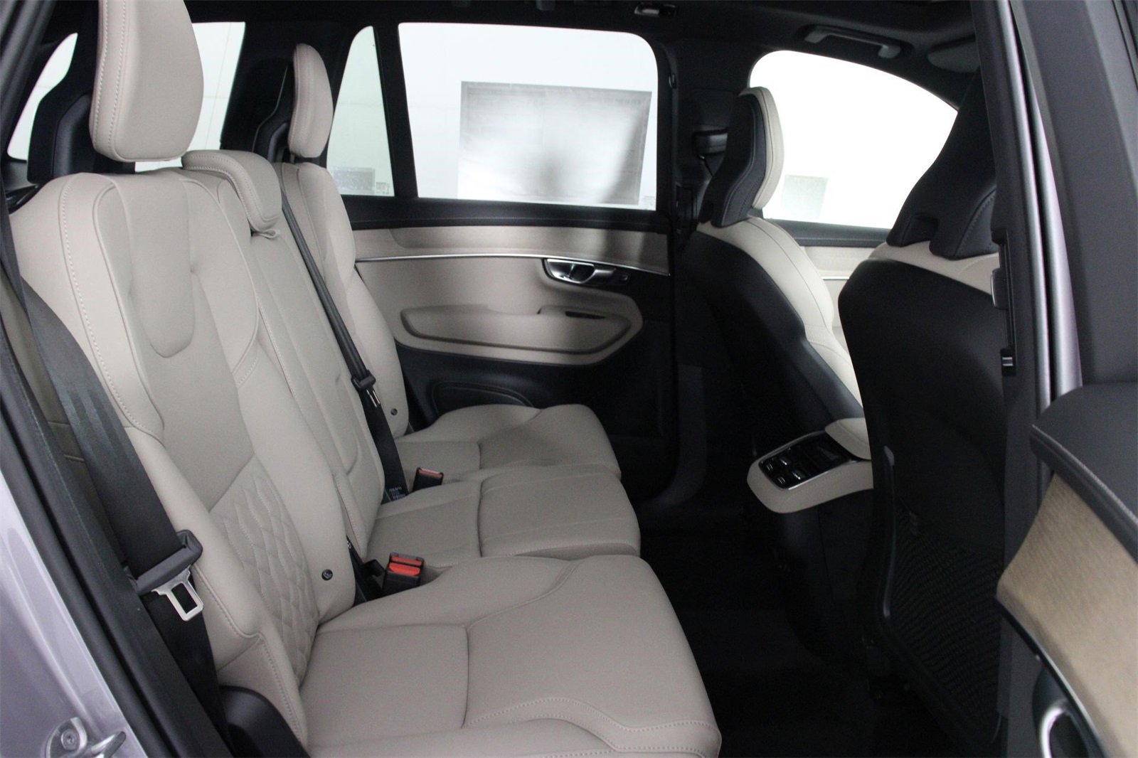 New 2026 Volvo XC90 B6 Plus w/ Protection Package Premier image 11