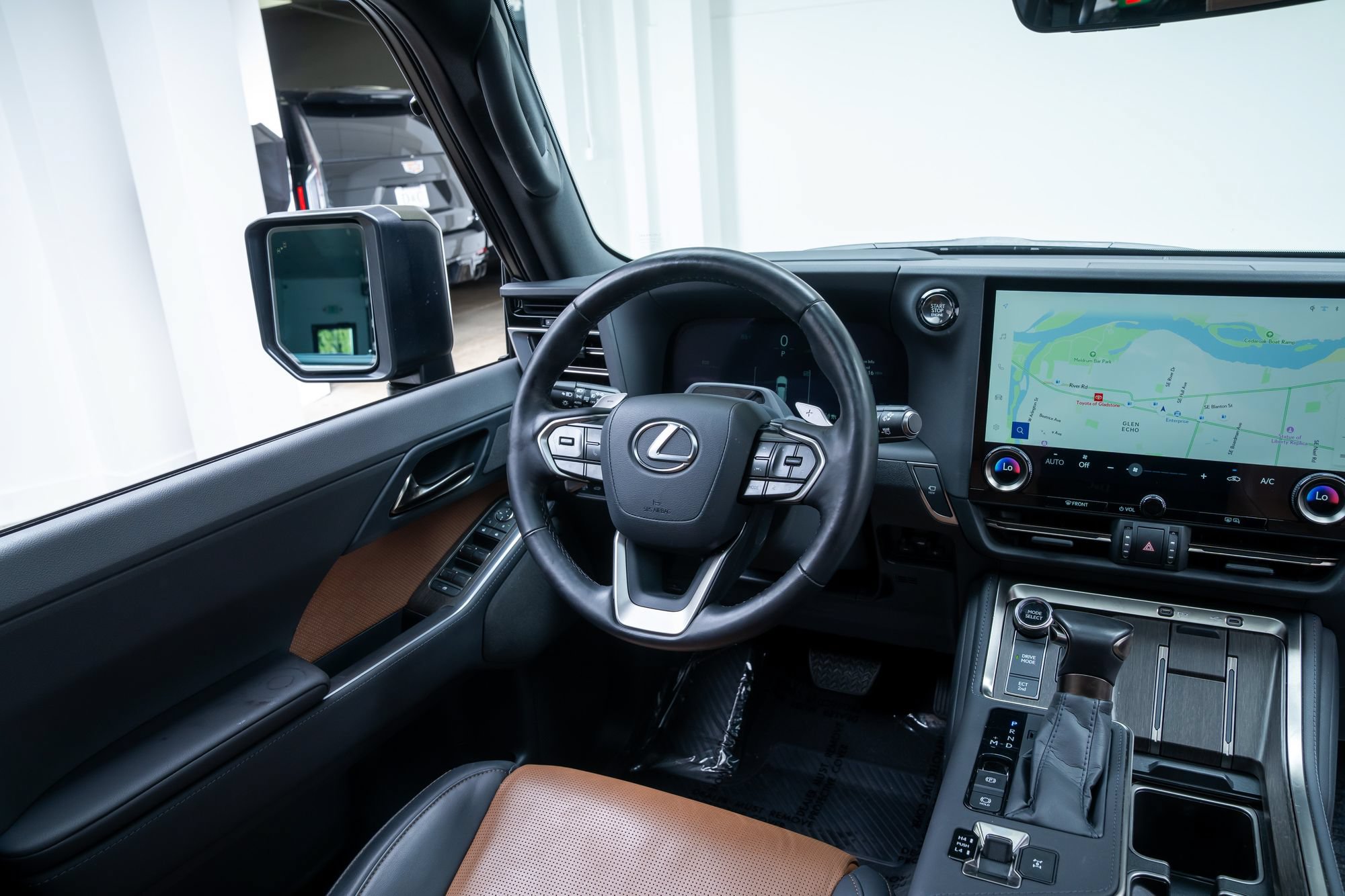 Used 2024 Lexus GX 550 w/ Accessory Package (2T) AWD/4WD image 9