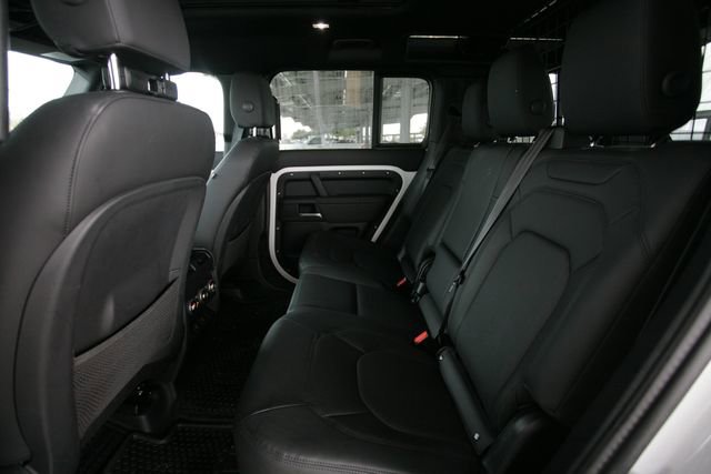 Used 2025 Land Rover Defender 110 X-Dynamic SE image 30