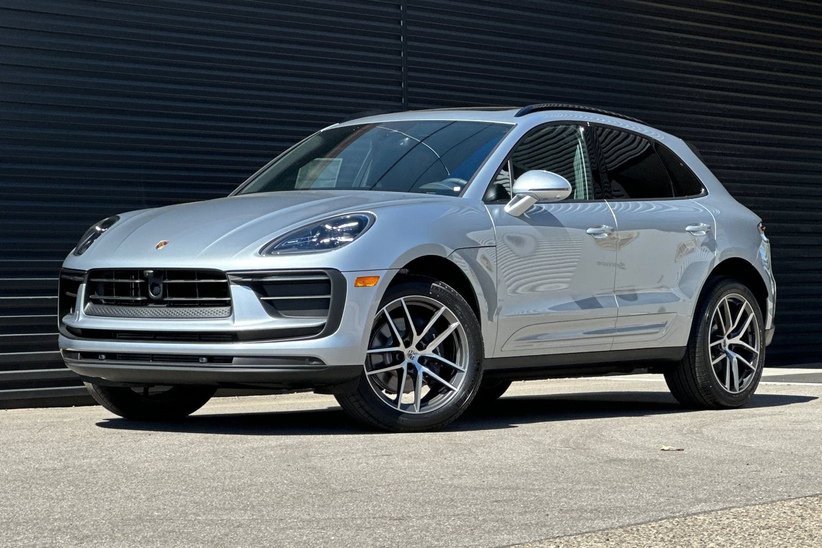 New 2026 Porsche Macan AWD/4WD image 1