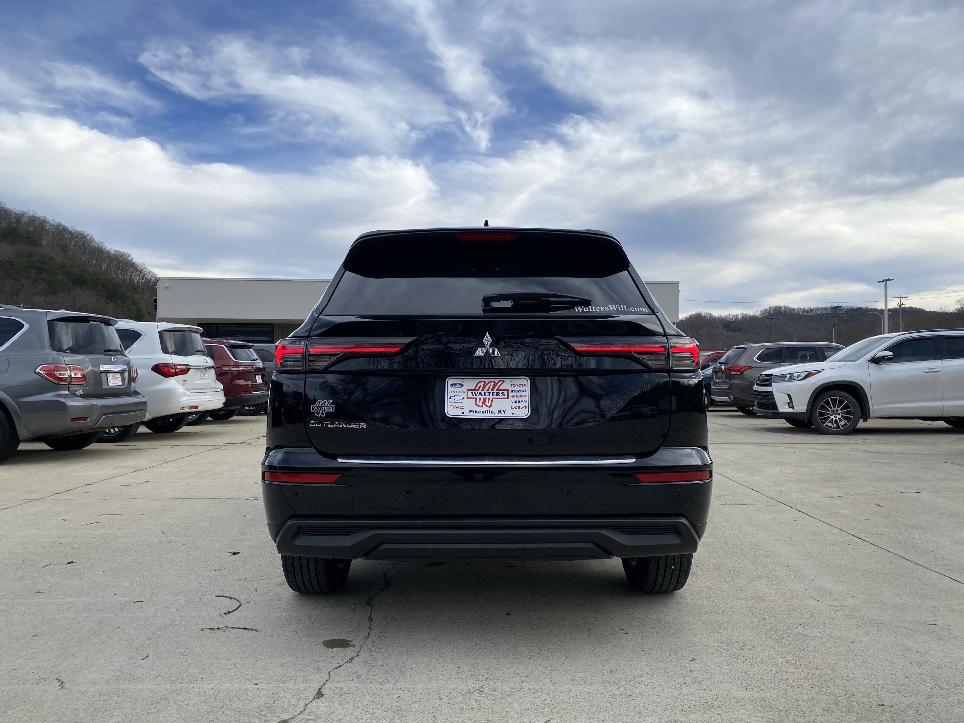 New 2026 Mitsubishi Outlander ES FWD image 30