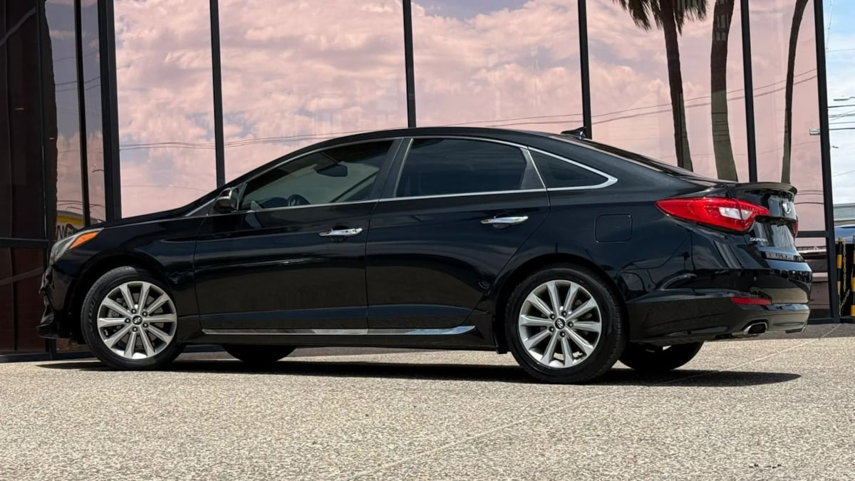 Used 2017 Hyundai Sonata Limited w/ Ultimate Package 04 FWD image 6