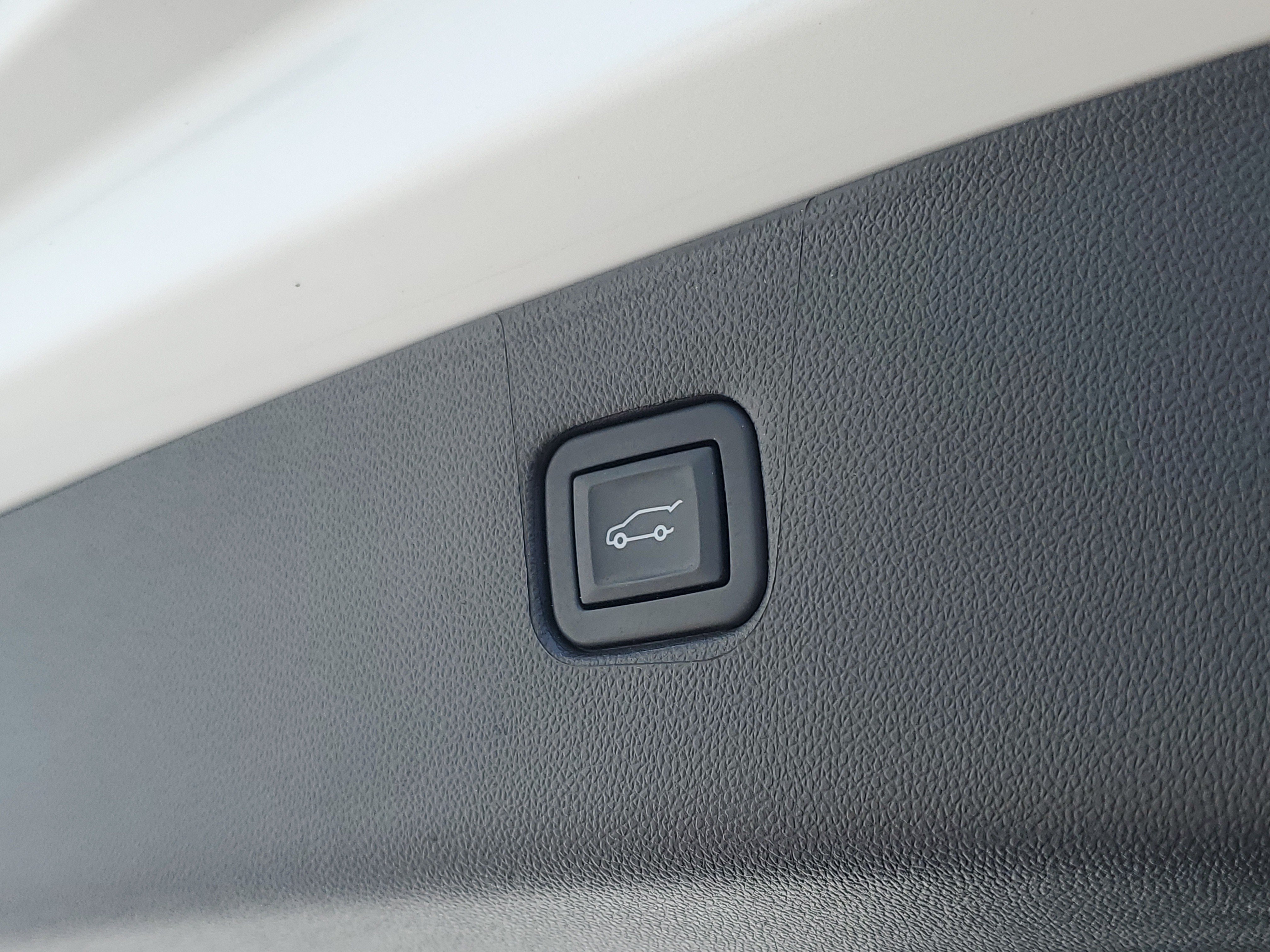 Certified 2022 Chevrolet Blazer Premier FWD image 9