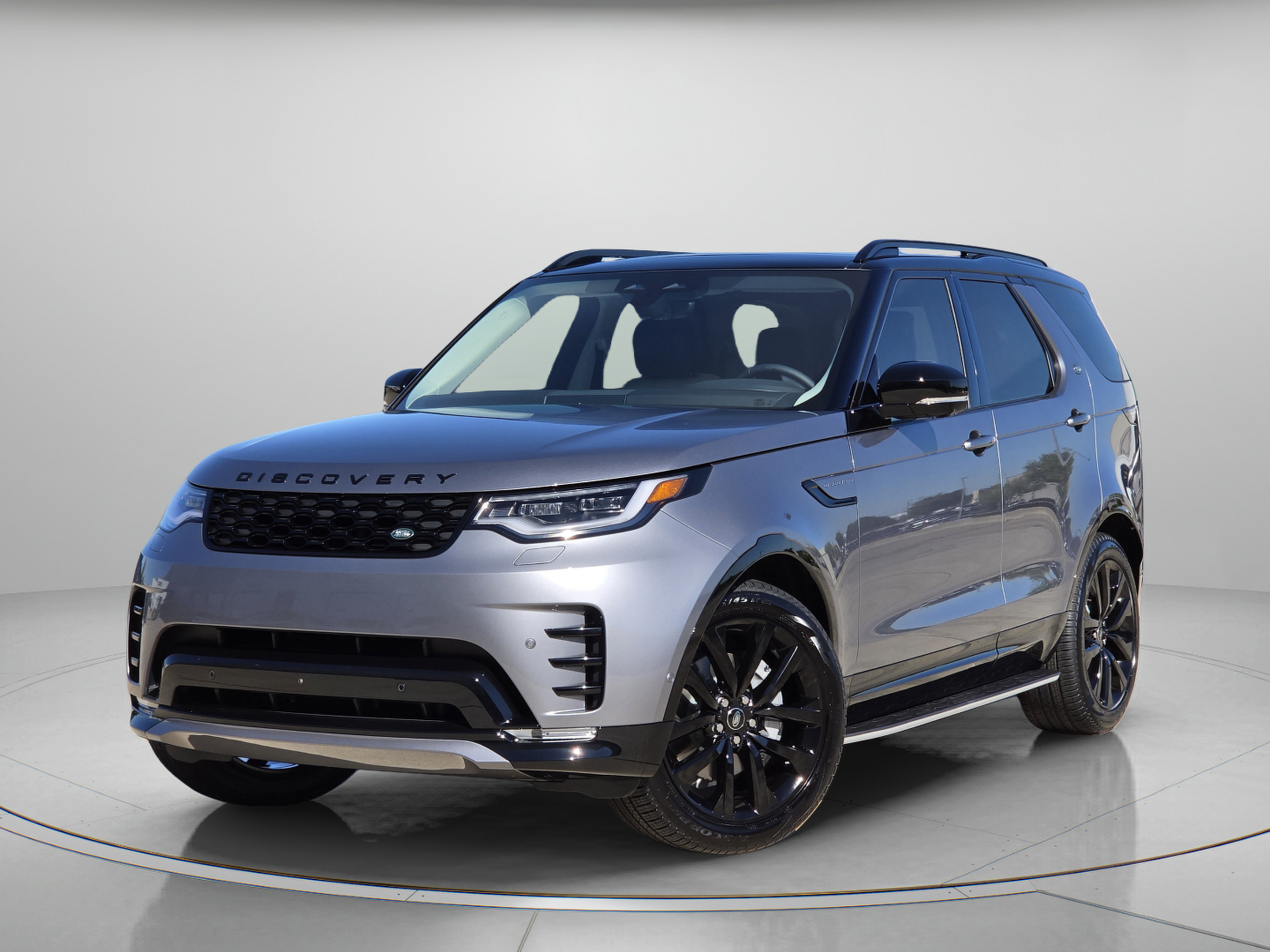 New 2026 Land Rover Discovery Dynamic SE