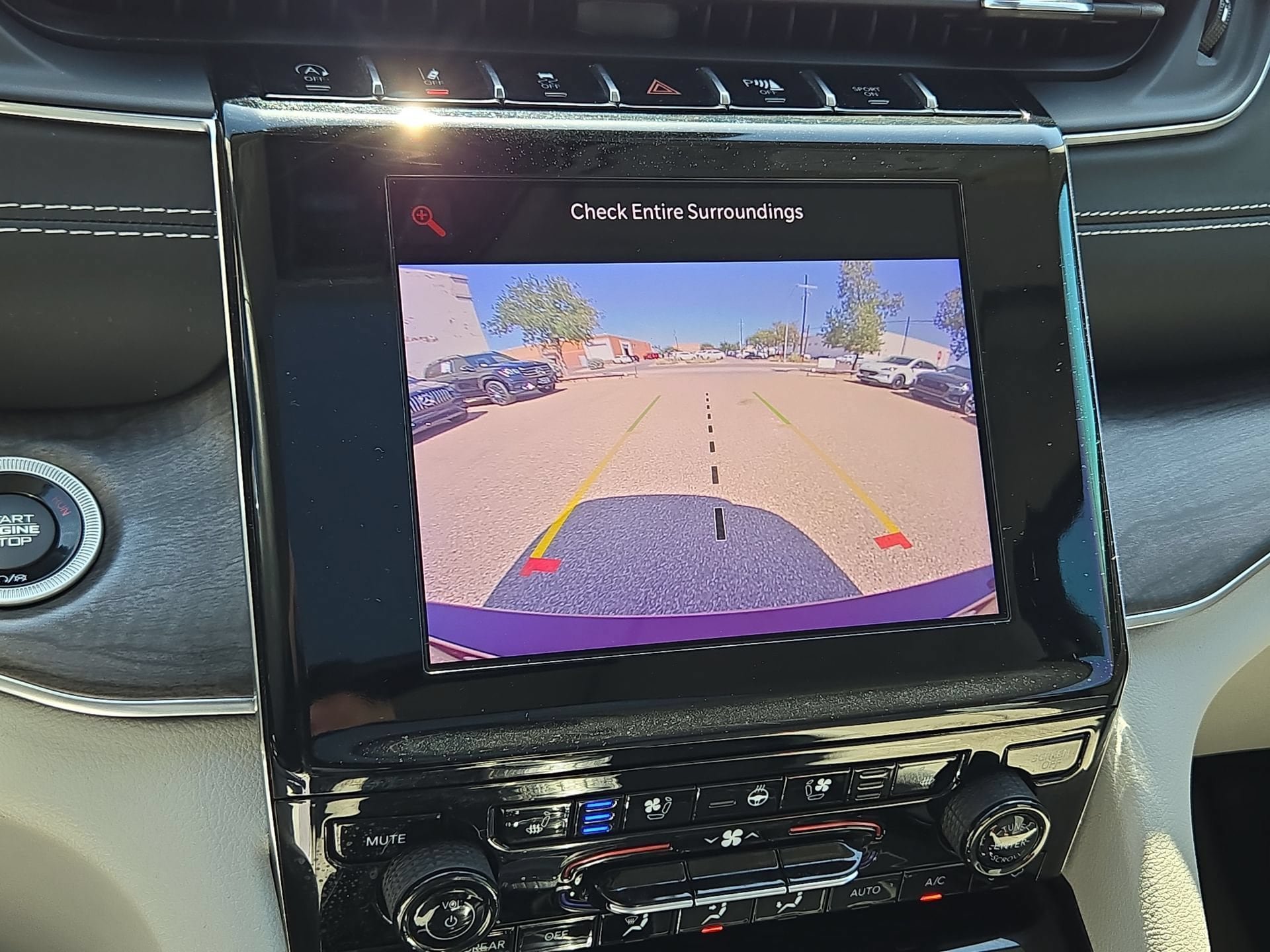 Used 2022 Jeep Grand Cherokee L Overland RWD image 18