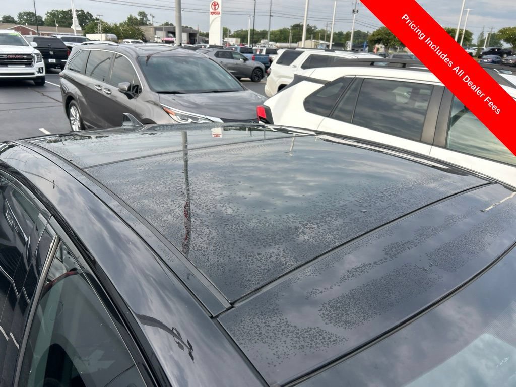 Used 2023 Toyota Camry XSE FWD image 3